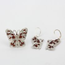 A 925 silver and garnet butterfly shaped ring, (O), with a matching pair of earrings.