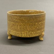 A Chinese crackle glazed porcelain censer, Dia. 13.5cm.