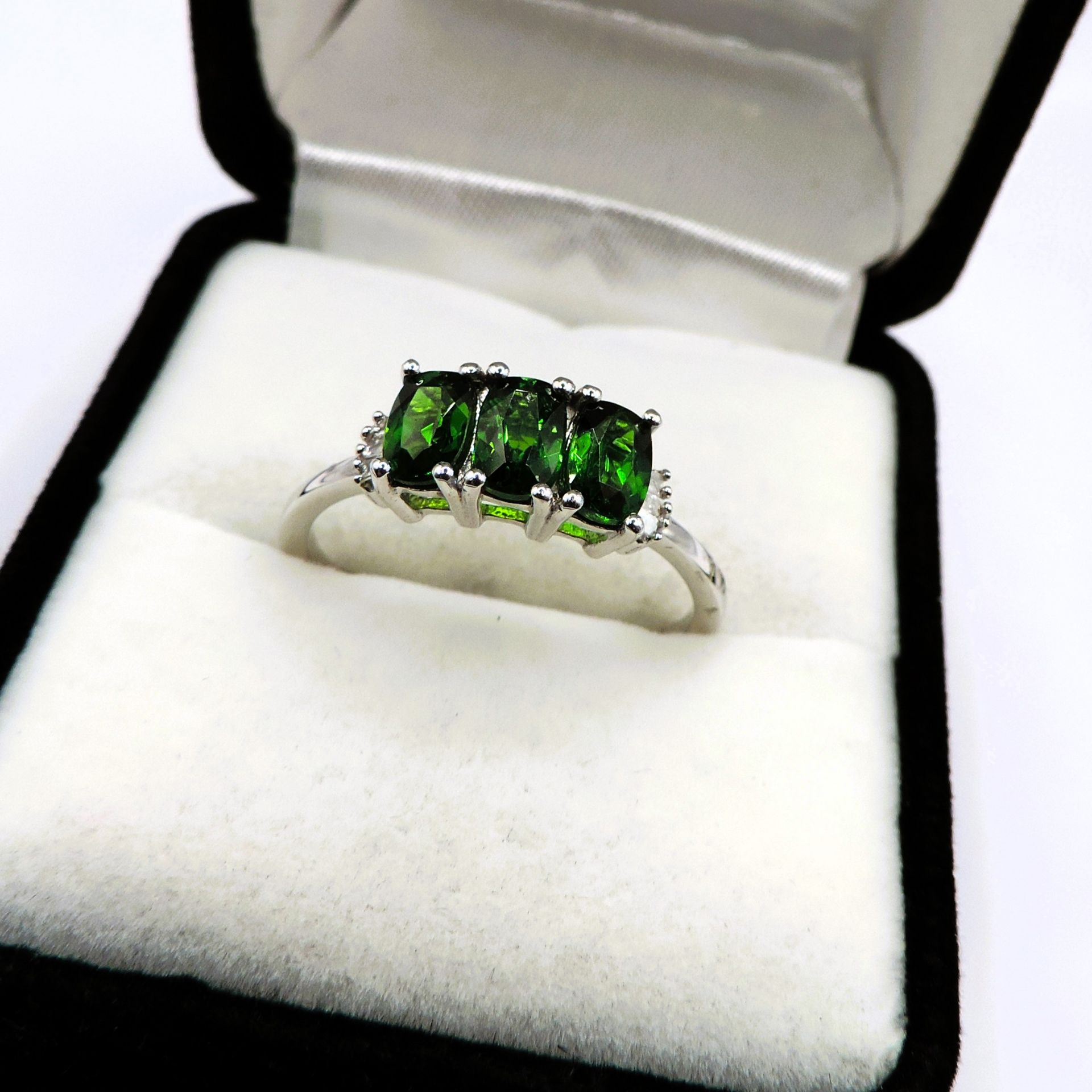 Sterling Silver Green Tourmaline Ring New With Gift Pouch. A stunning ring in sterling silver set wi - Image 2 of 5