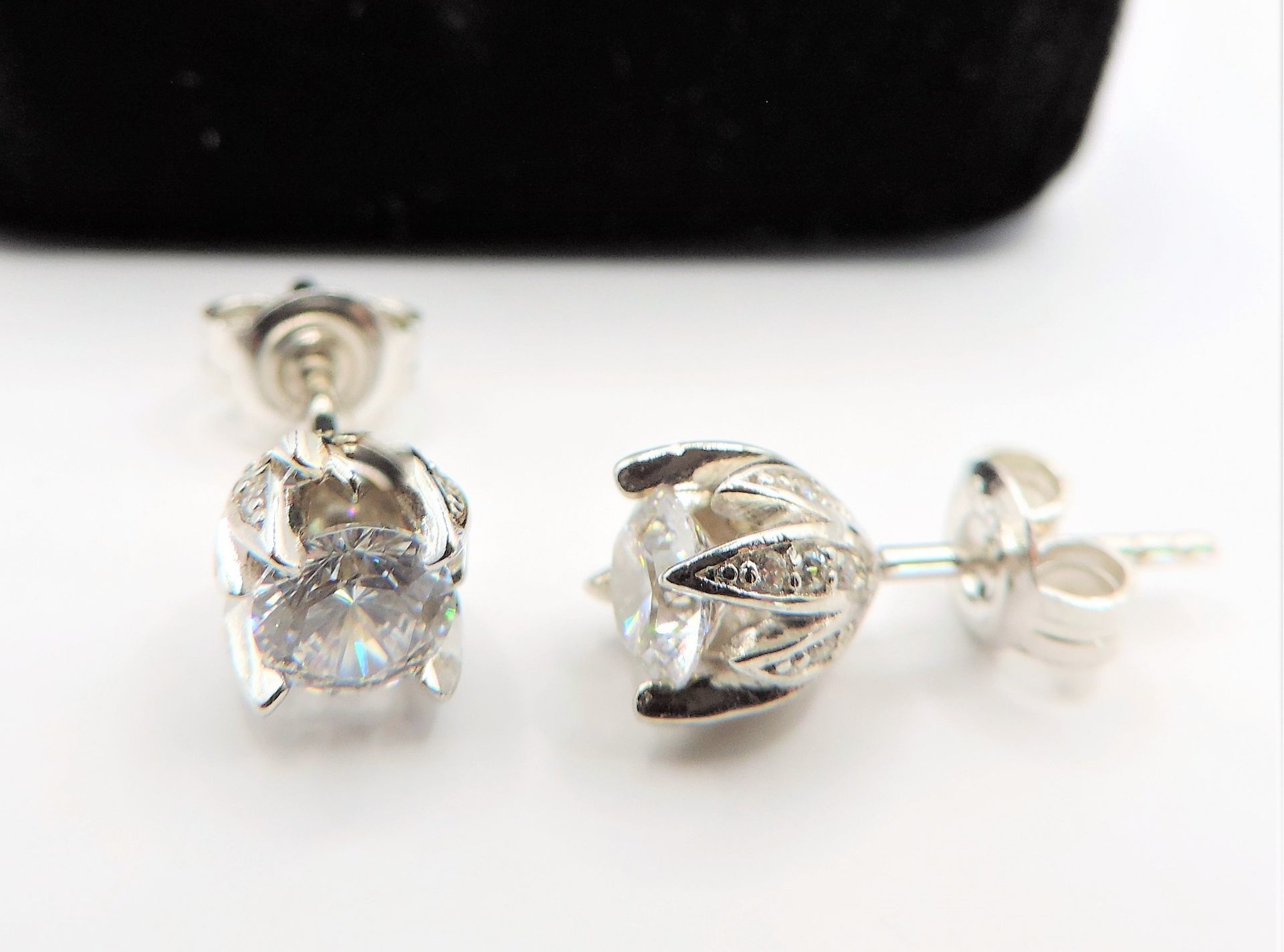 Sterling Silver Moissanite Stud Earrings New with Gift Pouch. A gorgeous pair of stud earrings in a - Image 2 of 3