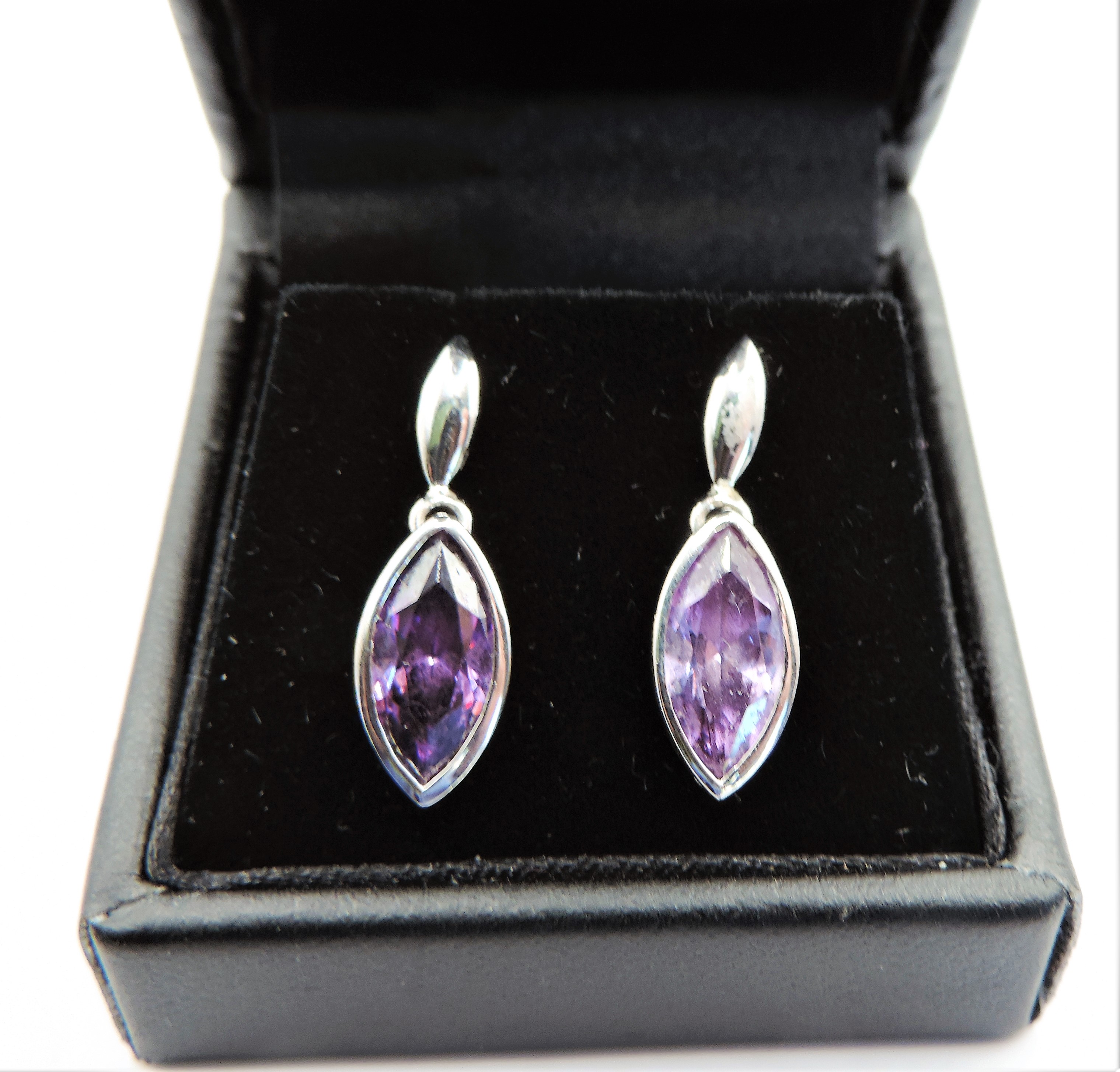 Sterling Silver Amethyst Drop Earrings. A lovely pair of sterling silver drop earrings each set with - Image 3 of 3