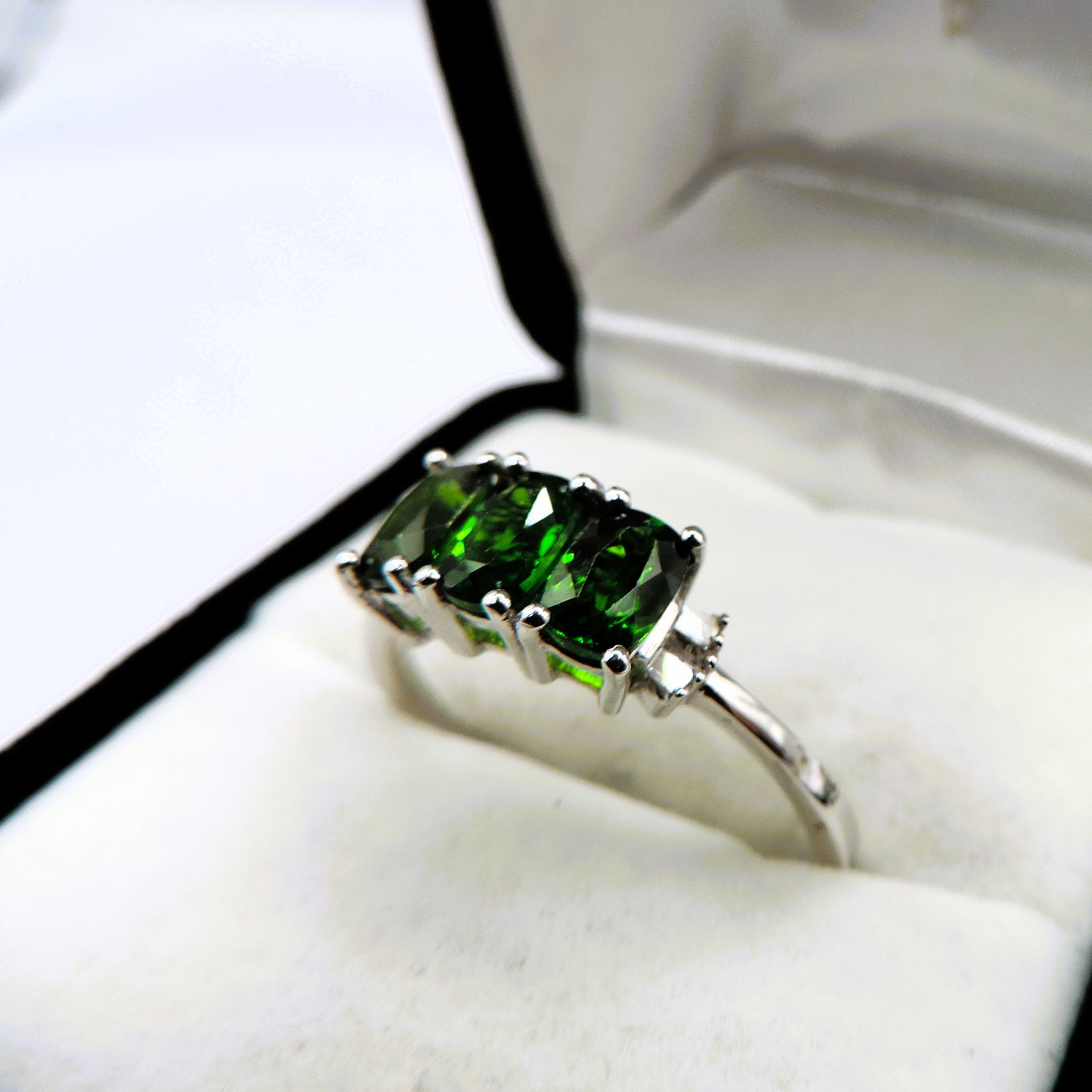 Sterling Silver Green Tourmaline Ring New With Gift Pouch. A stunning ring in sterling silver set wi - Image 5 of 5