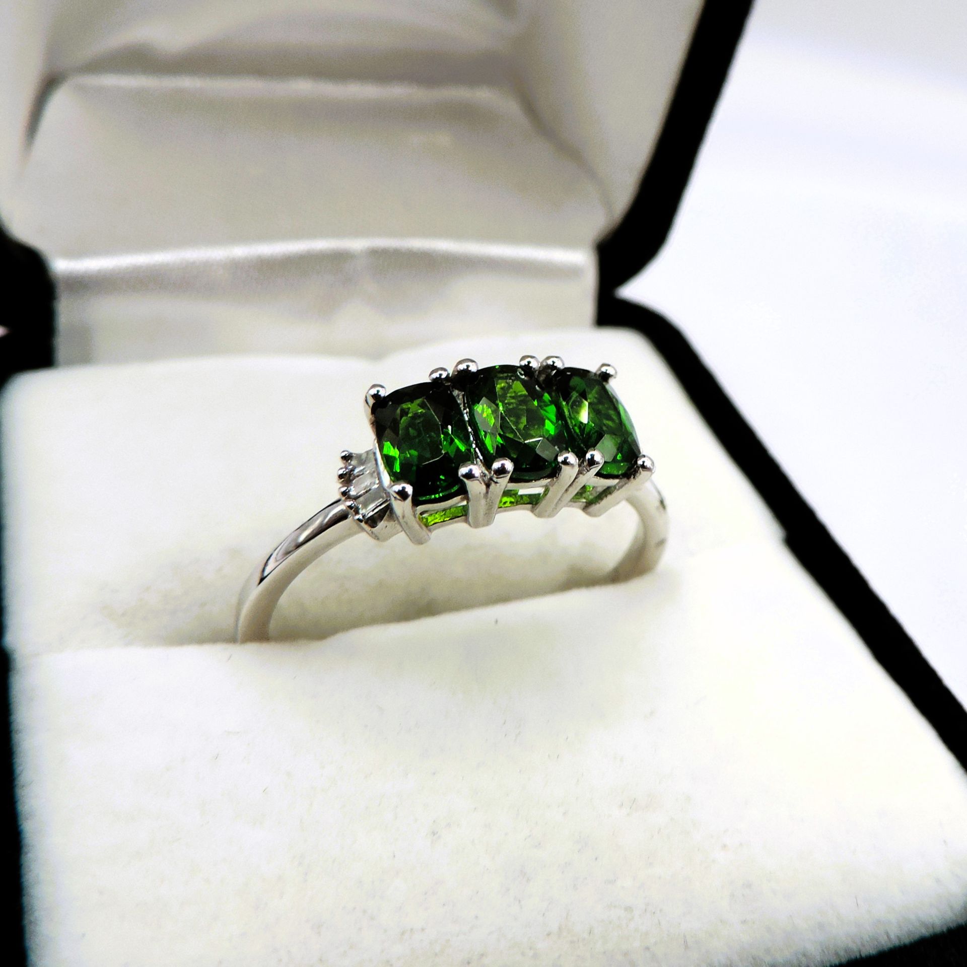 Sterling Silver Green Tourmaline Ring New With Gift Pouch. A stunning ring in sterling silver set wi - Image 4 of 5