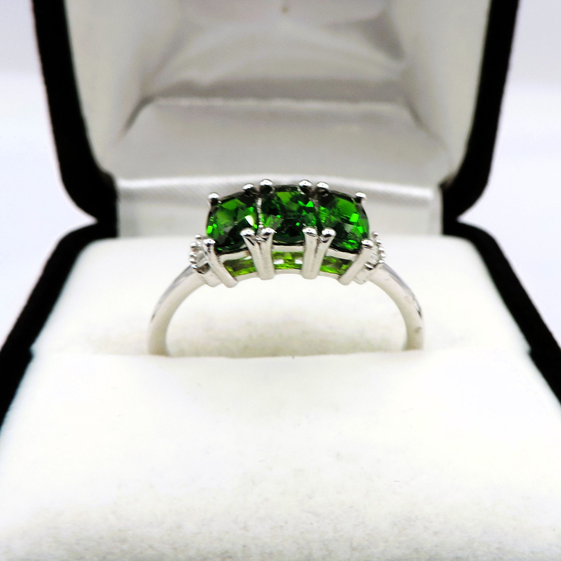 Sterling Silver Green Tourmaline Ring New With Gift Pouch. A stunning ring in sterling silver set wi - Image 3 of 5