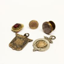 A group of yellow and white metal antique jewellery items.