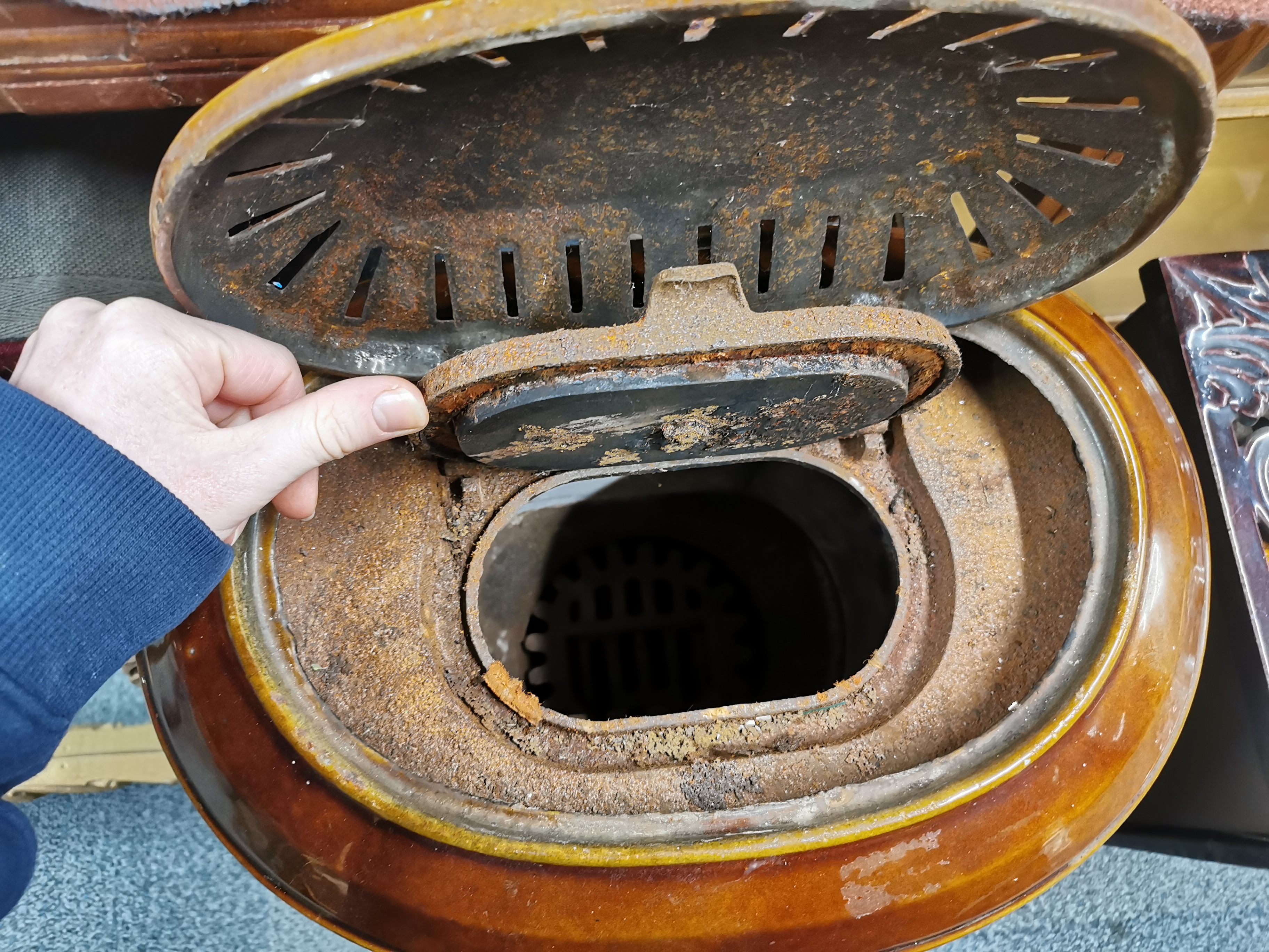 An antique French brown enamelled wood burning stove, 65 x 40 x 30cm. - Image 12 of 15