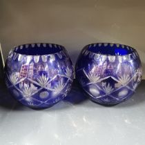 A pair of Bohemian cut crystal bowls, Dia. 18cm. D. 13cm.