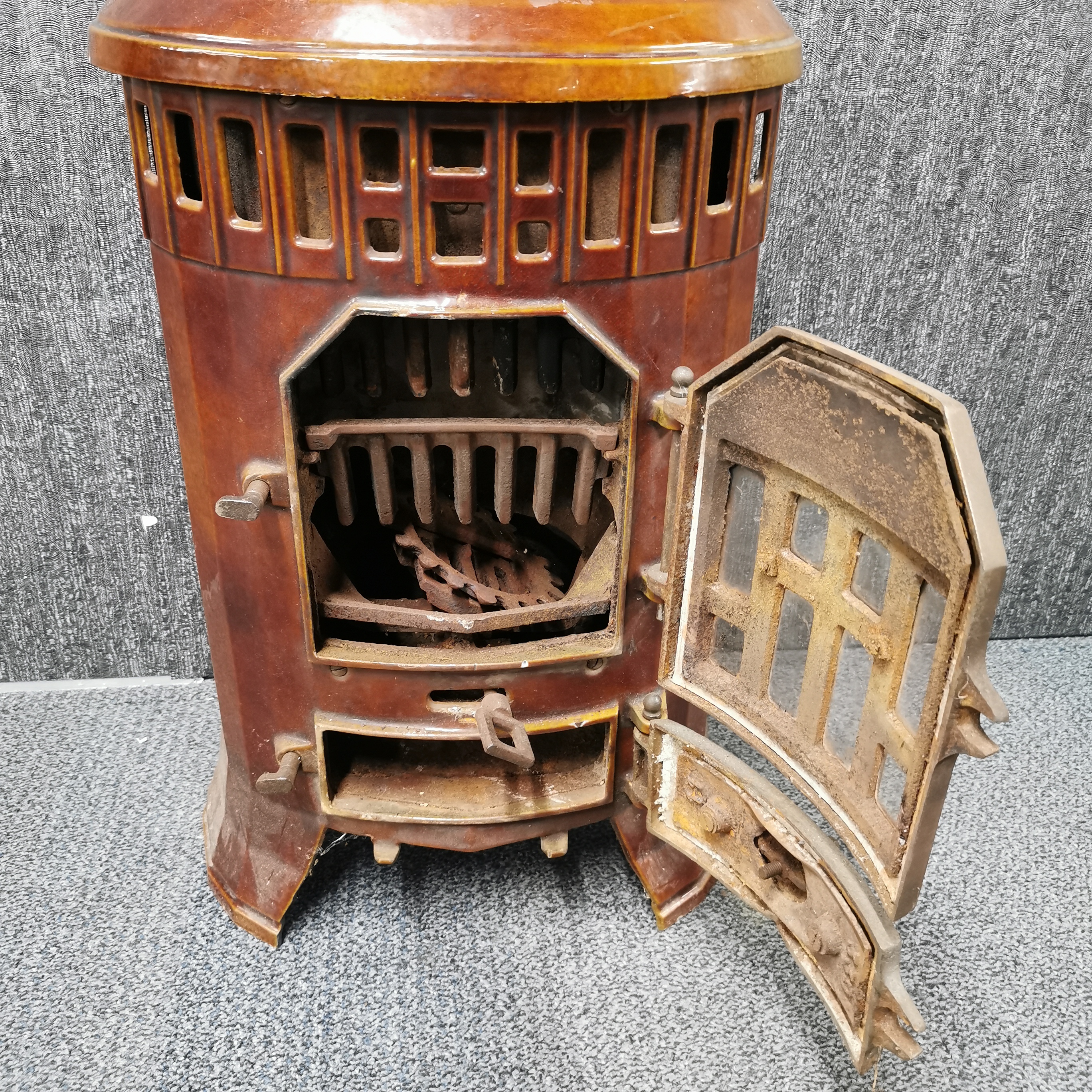 An antique French brown enamelled wood burning stove, 65 x 40 x 30cm. - Image 4 of 15