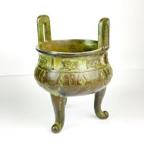 A Chinese cast bronze censer, W. 11cm. H. 15cm.