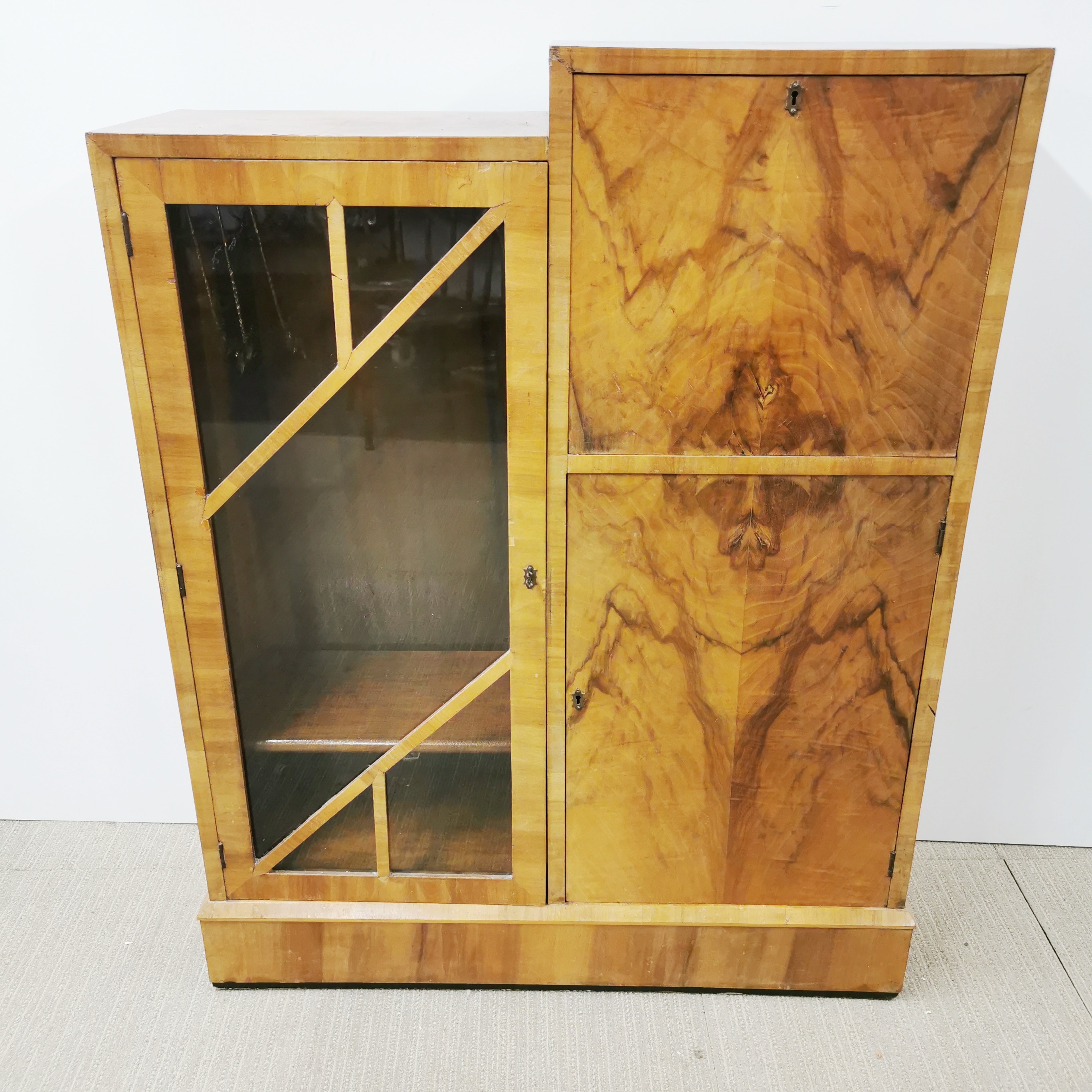 An Art Deco oak and glass display cabinet with two cupboard doors with interesting handles, 170 x 93 - Image 8 of 11