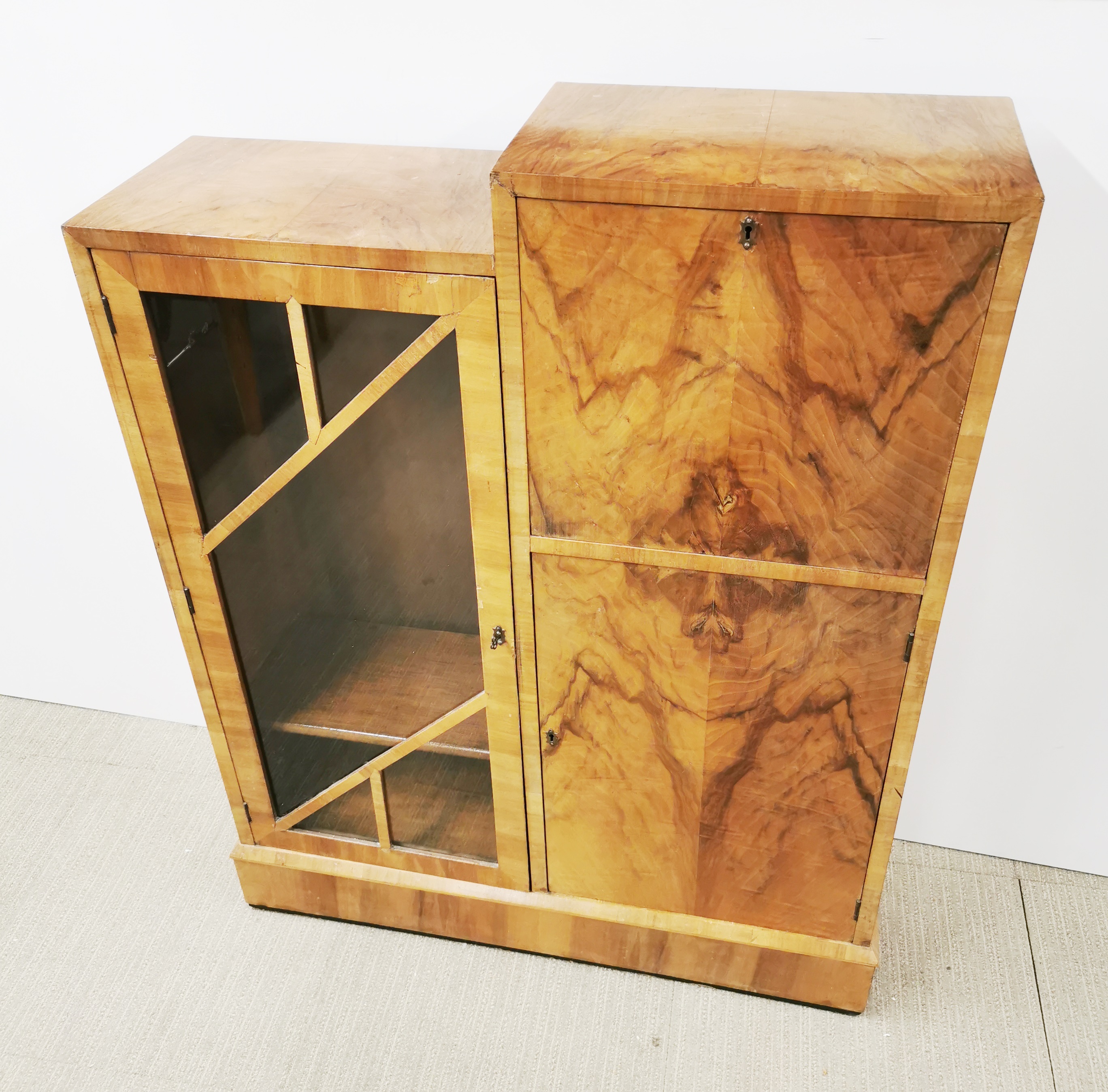 An Art Deco oak and glass display cabinet with two cupboard doors with interesting handles, 170 x 93 - Image 9 of 11