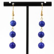 A pair of 925 silver gilt and polished lapiz lazuli drop earrings, L. 5.5cm.