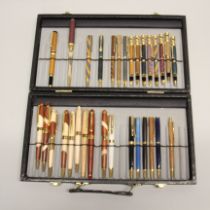 A case of presentation, mostly wooden pens.