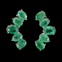 A pair of 925 silver earrings set with oval cut emeralds, L. 2.2cm.