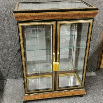 An attractive mirror-topped and mirror-backed display cabinet, 60 x 30 x 87cm.
