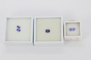 Five unmounted tanzanites, two cushion cut, two round cut and one emerald cut, approx. 2.96ct.