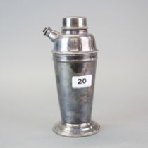 A vintage Viners silver plated cocktail shaker, H. 21cm.