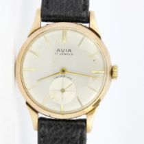 A 9ct yellow gold Avia wrist watch set with a leather strap. W.3.3cms