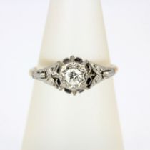 An antique 18ct yellow gold and platinum brilliant cut diamond set solitaire ring, (N).
