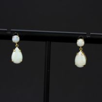 A pair of 9ct yellow gold opal set drop earrings, L. 1cm.