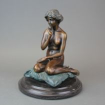 A contemporary bronze figure of a young woman on a turned marble base, H. 27cm.