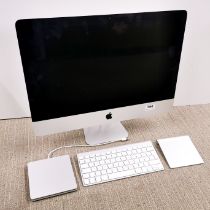 An iMac 21.5 computer (late 2012) with disc reader and mouse.