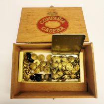 A quantity of mixed military buttons.