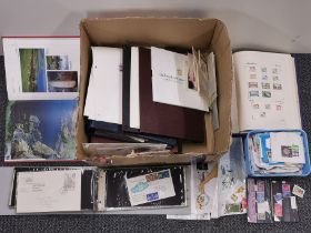 A large quantity of mixed stamps.