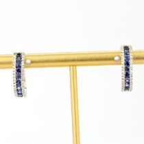 Pair of 18ct white gold hoop earrings set with sapphires and diamonds, L. 2cm.