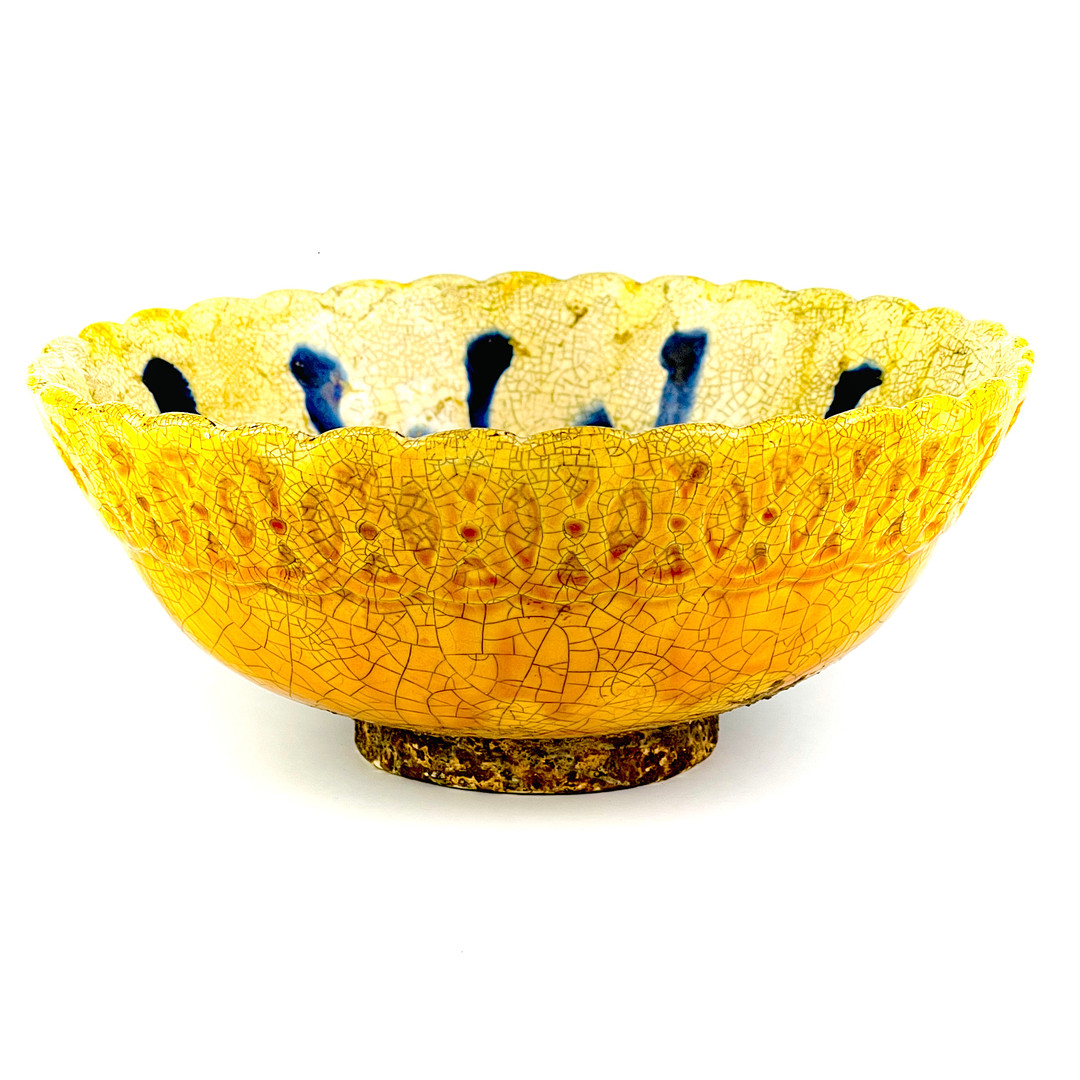 A Chinese yellow and blue crackle-glazed porcelain bowl. H. 8cm., Dia. 20cm. - Bild 2 aus 5