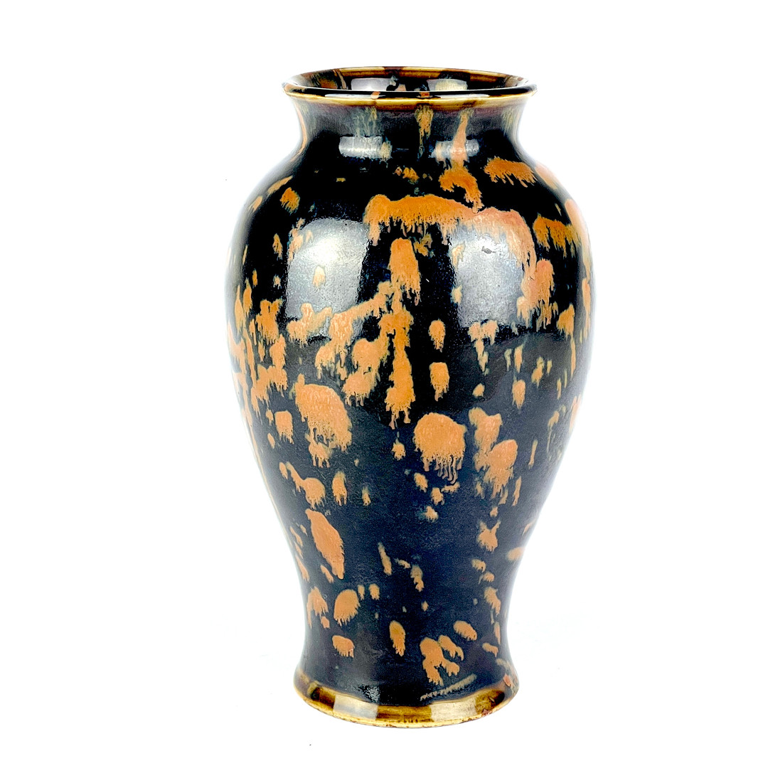 A Chinese black and brown glazed pottery vase. H. 22cm. - Bild 3 aus 4