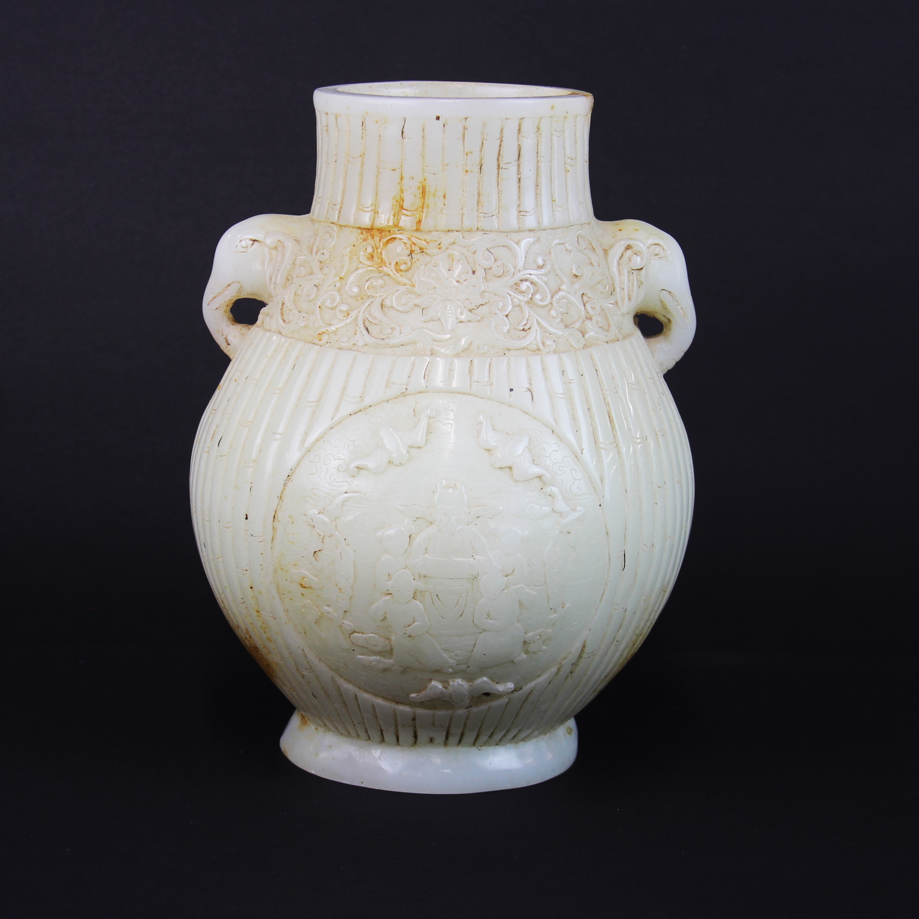 An interesting Chinese carved celadon jade vase, H. 19cm. - Bild 3 aus 3