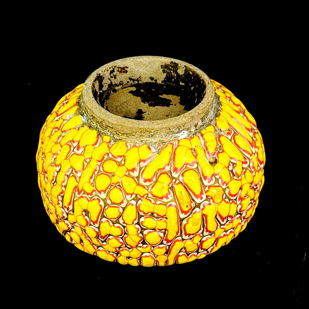 A Chinese yellow and red heavy-relief glazed pottery bowl. H. 6cm., Dia. 9cm. - Bild 3 aus 3