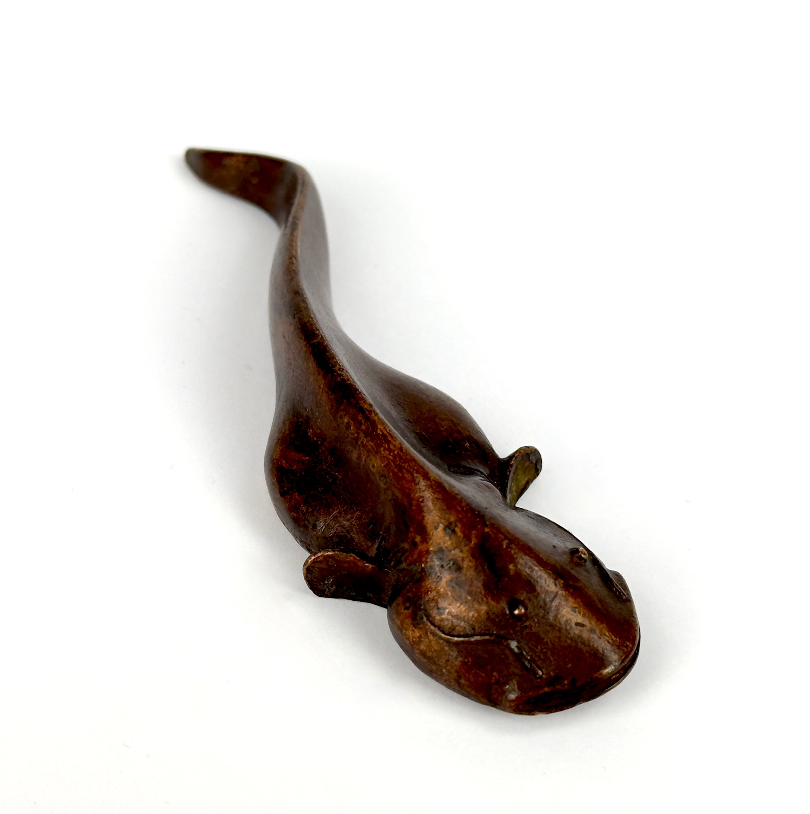 A cast bronze model of a catfish, L. 12.3cm. - Bild 2 aus 3