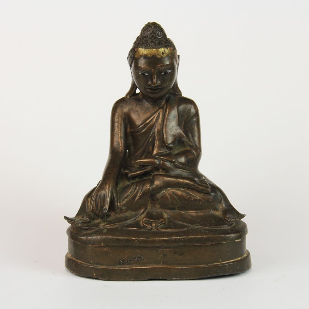 A specialist Chinese antiques and artifacts Live Auction