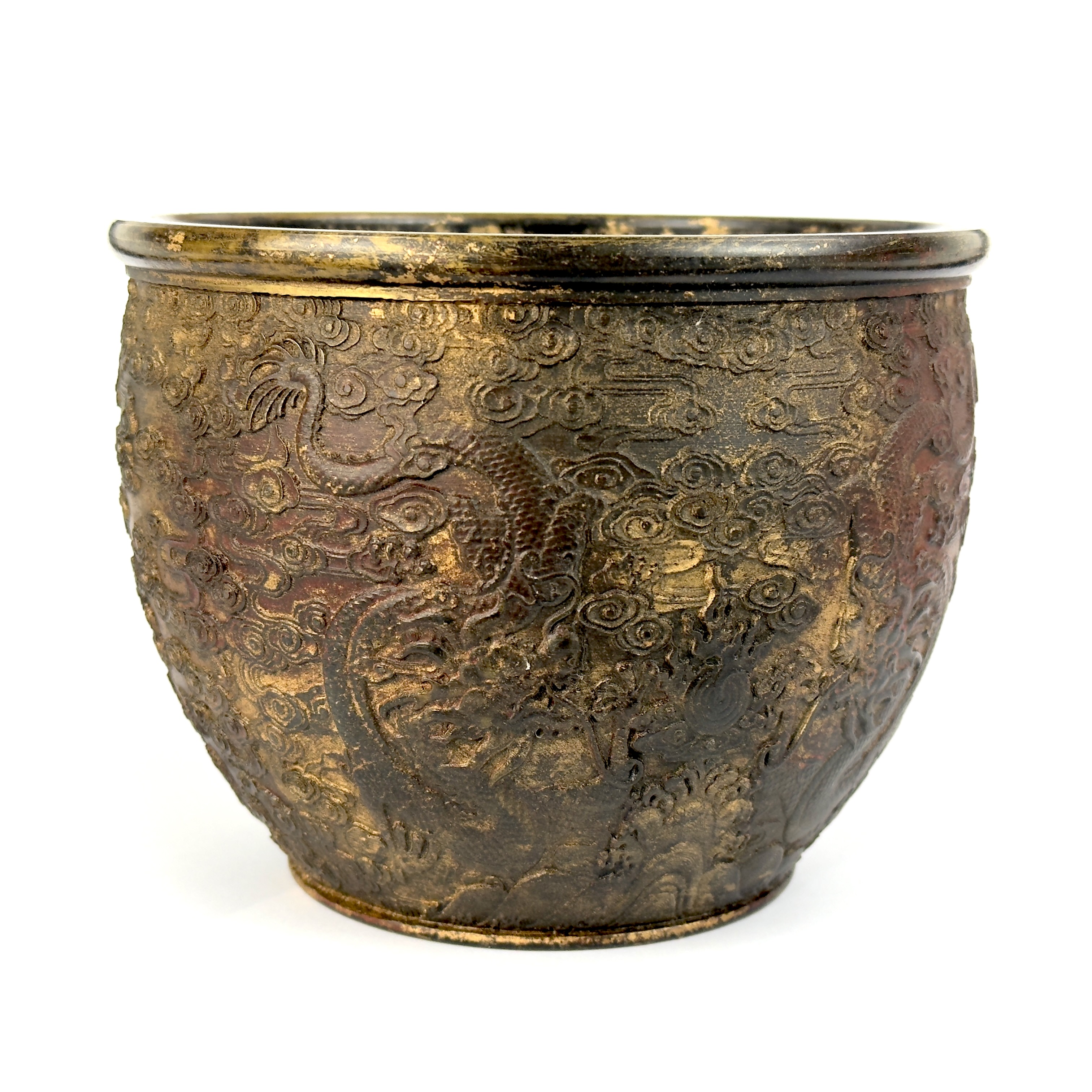 A cold painted and gilt Chinese bowl with relief decoration of dragons and signature to base, Dia. - Bild 2 aus 5