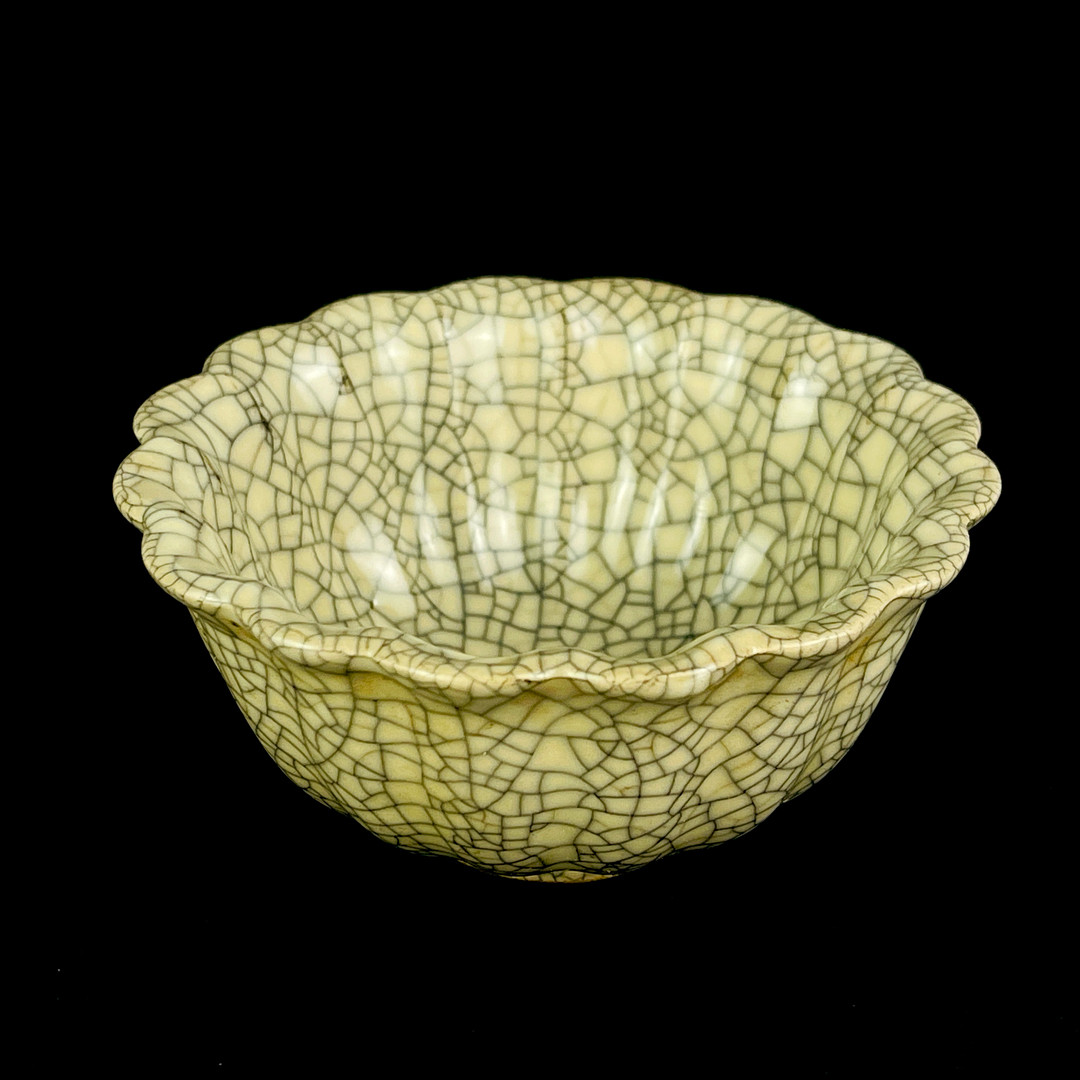 A Chinese crackle glazed lotus shape bowl. H. 5cm, Dia. 9cm.