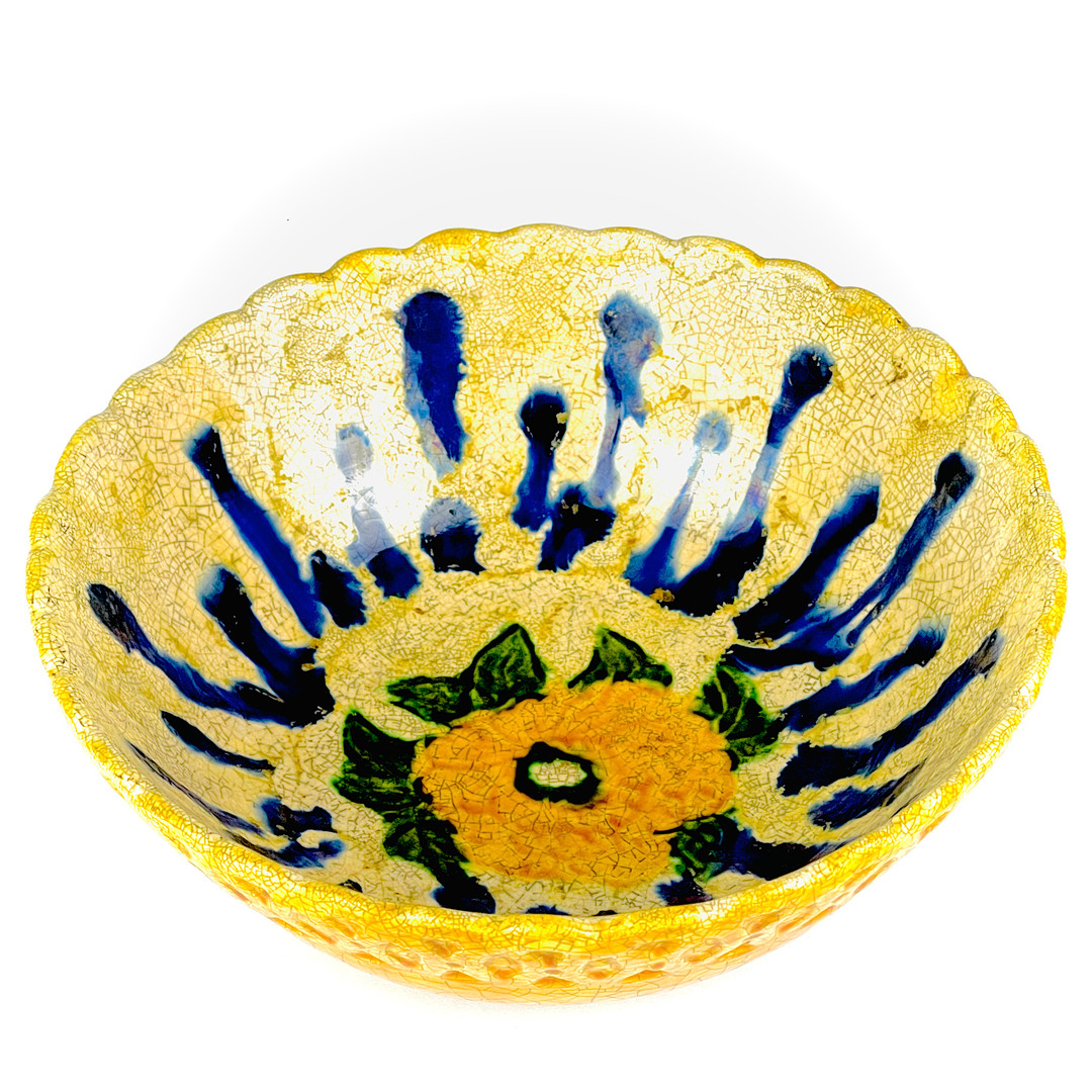 A Chinese yellow and blue crackle-glazed porcelain bowl. H. 8cm., Dia. 20cm.