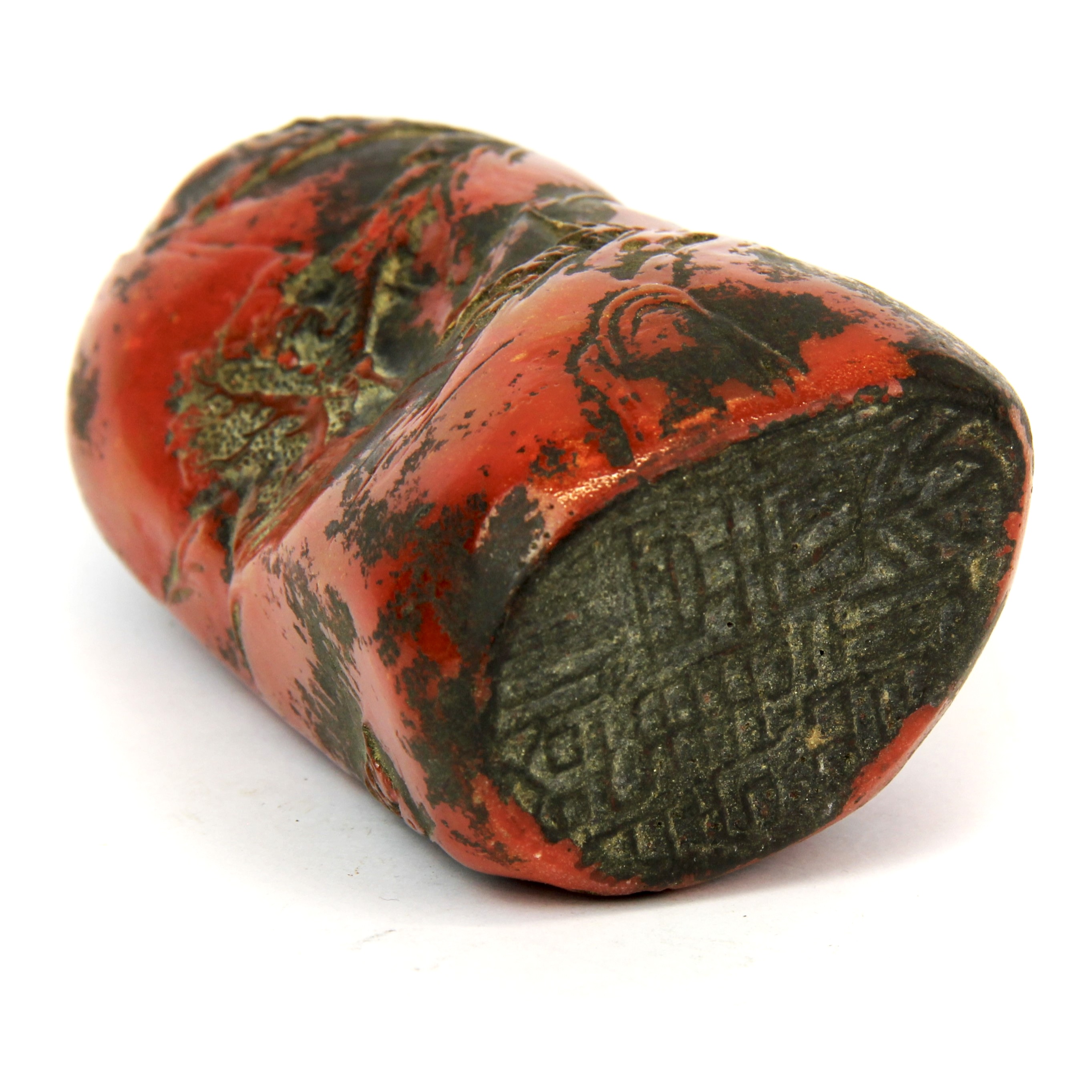 An interetsing Chinese red glazed composition scholar's seal. H. 9 cms - Bild 3 aus 3