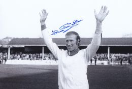 Autographed Jack Charlton 12 X 8 Photo - B/W, Depicting A Wonderful Image Showing Leeds United