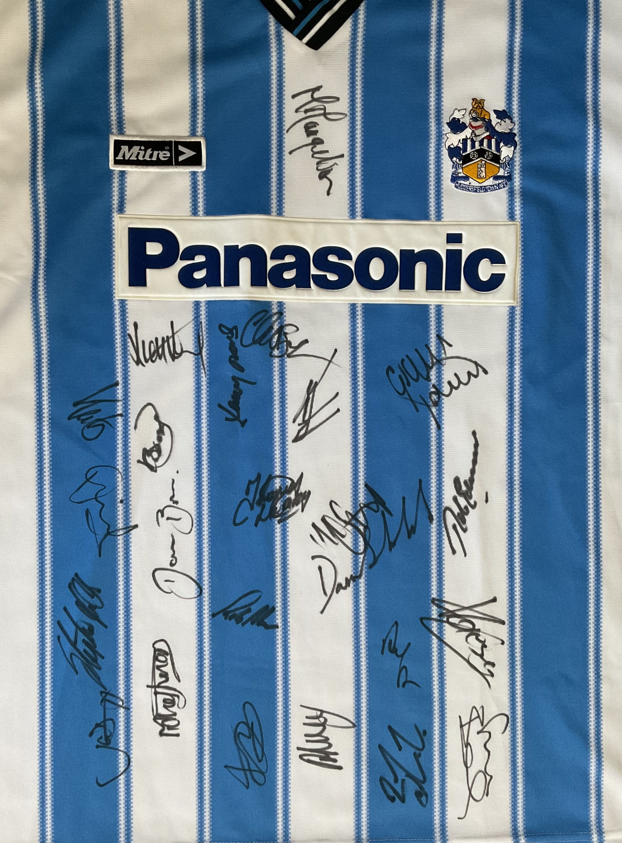 Football Huddersfield Town 23 Signed 1999-2000 Replica Home Jersey. Good condition. All autographs - Image 2 of 2