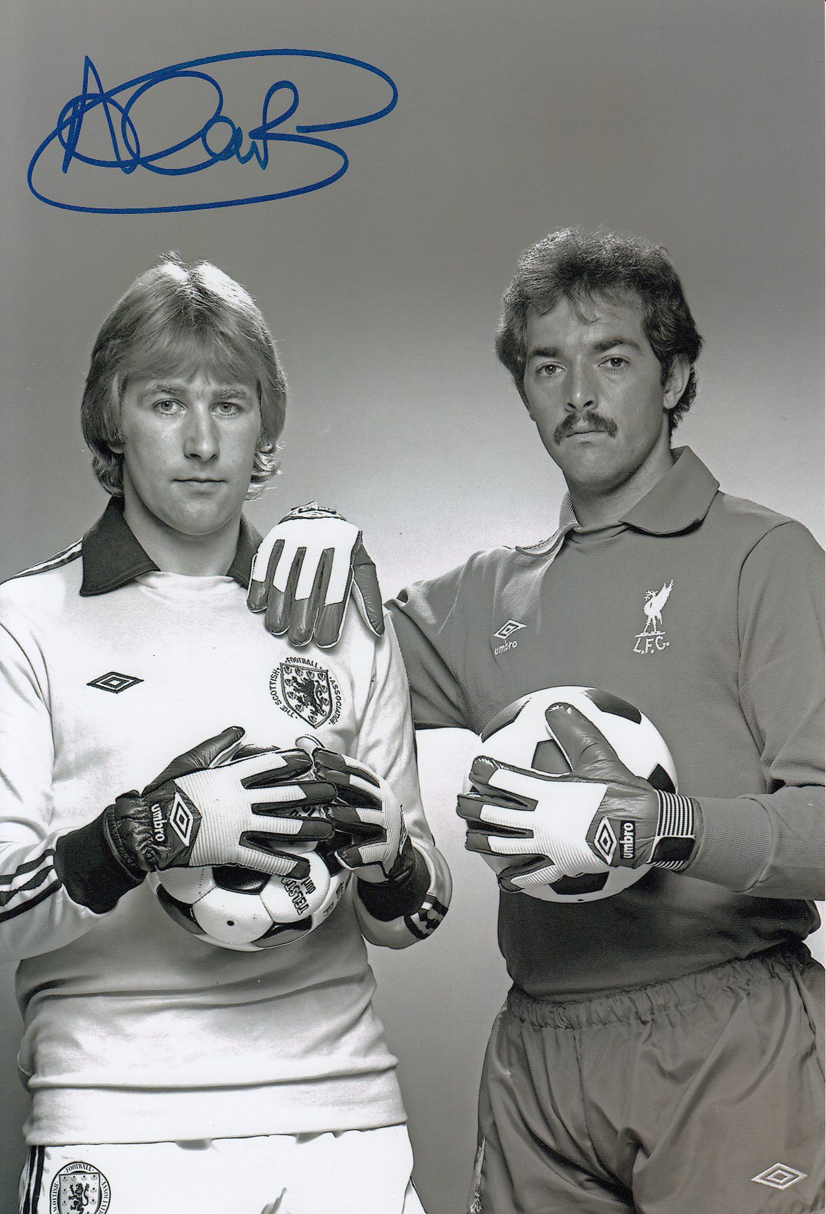 Autographed Alan Rough 12 X 8 Photo - B/W, Depicting A Superb Image Showing Scotland Goalkeeper Alan