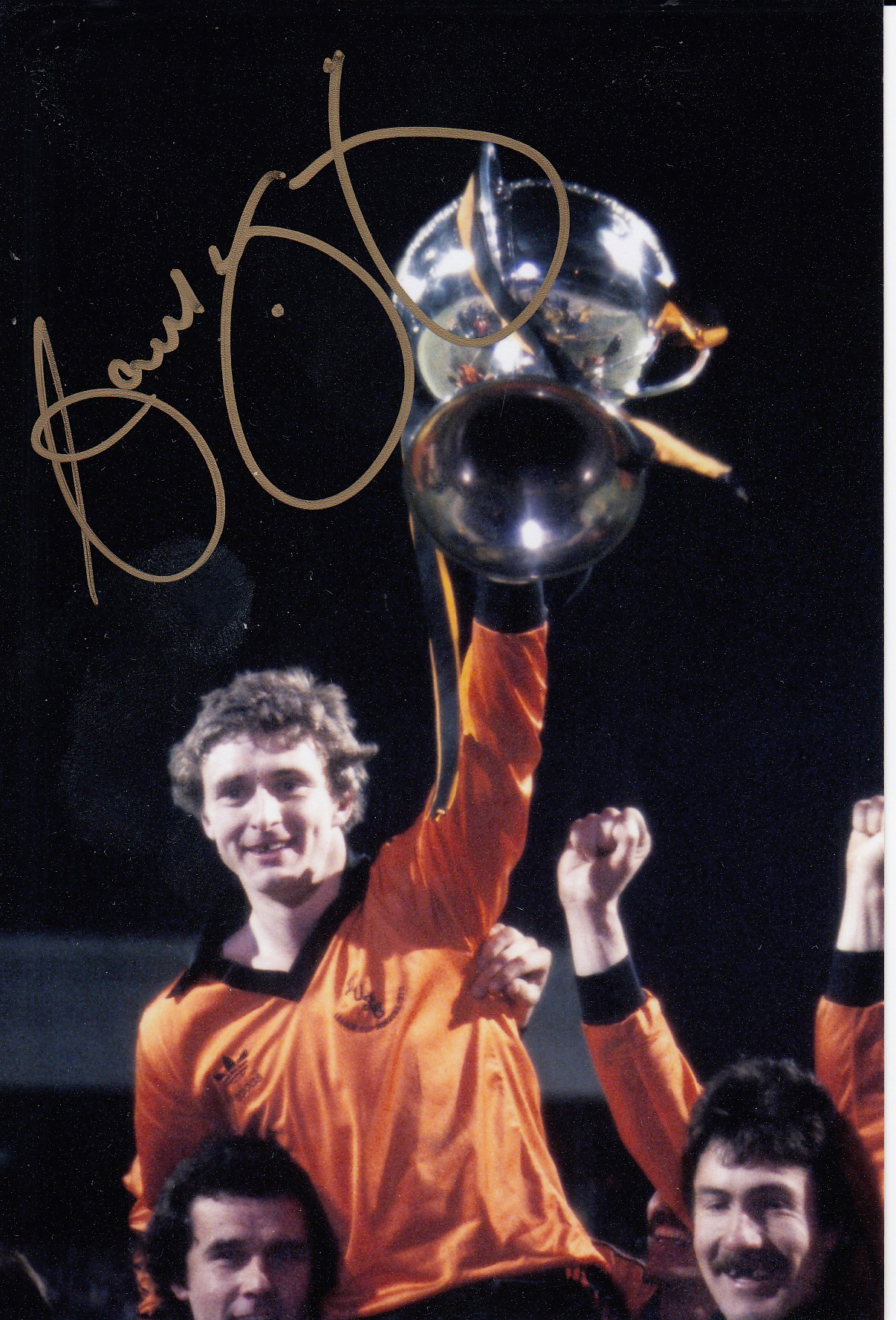 Autographed Paul Hegarty 6 X 4 Photo - Col, Depicting Dundee United Captain Paul Hegarty Holding