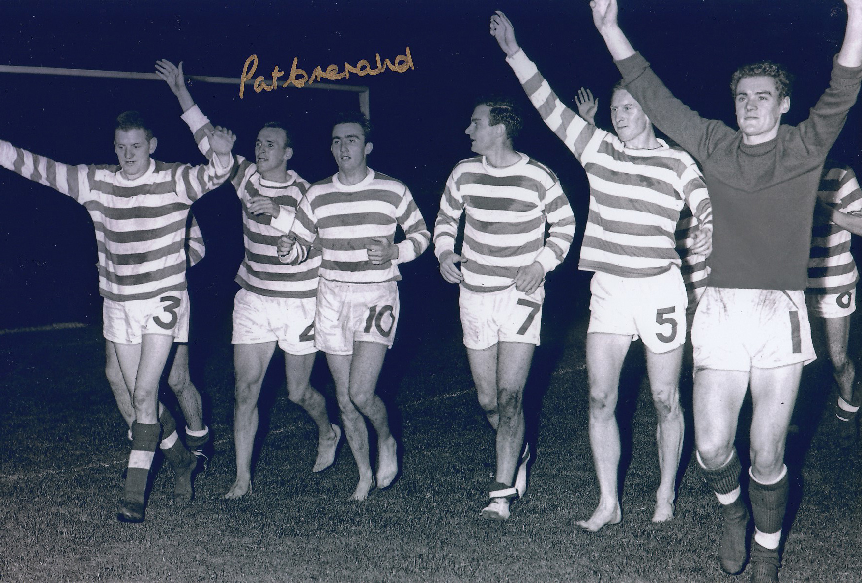 Autographed Pat Crerand 12 X 8 Photo - B/W, Depicting A Wonderful Image Showing Celtic Players