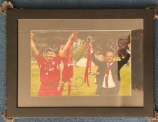 Football Liverpool Legend Steven Gerrard Signed 12x8 Colour Photo Standing With Benitez Holding
