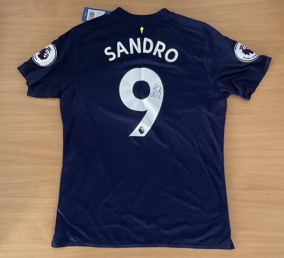 Football Sandro signed Everton replica away shirt size large. Good condition. All autographs come - Image 3 of 3