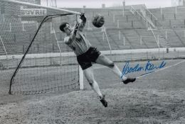Autographed Gordon Banks 12 X 8 Photo - B/W, Depicting England Goalkeeper Gordon Banks Demonstrating
