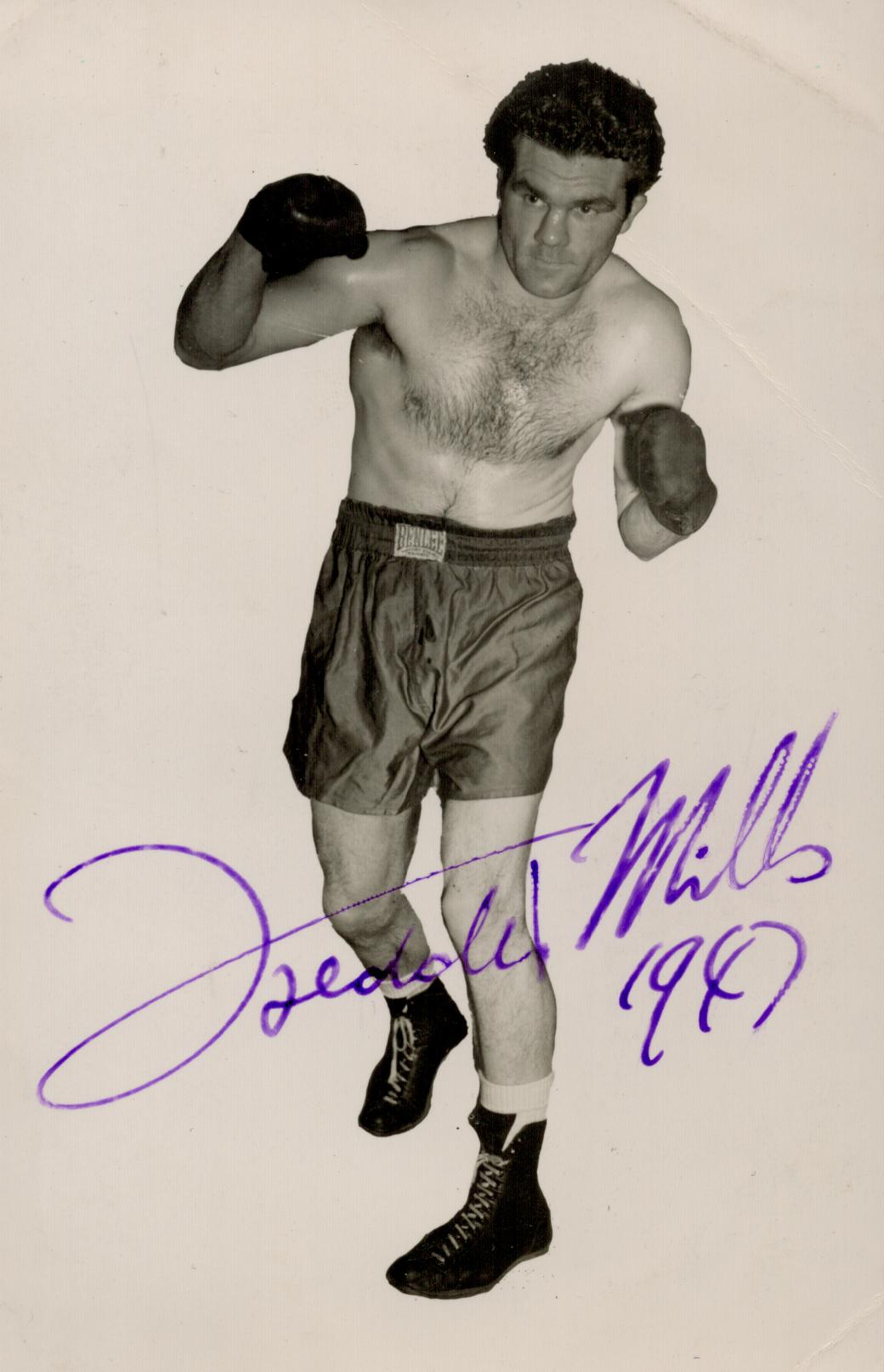 Boxing Freddie Mills signed 6x4 vintage black and white photo dated 1947. Good condition. All