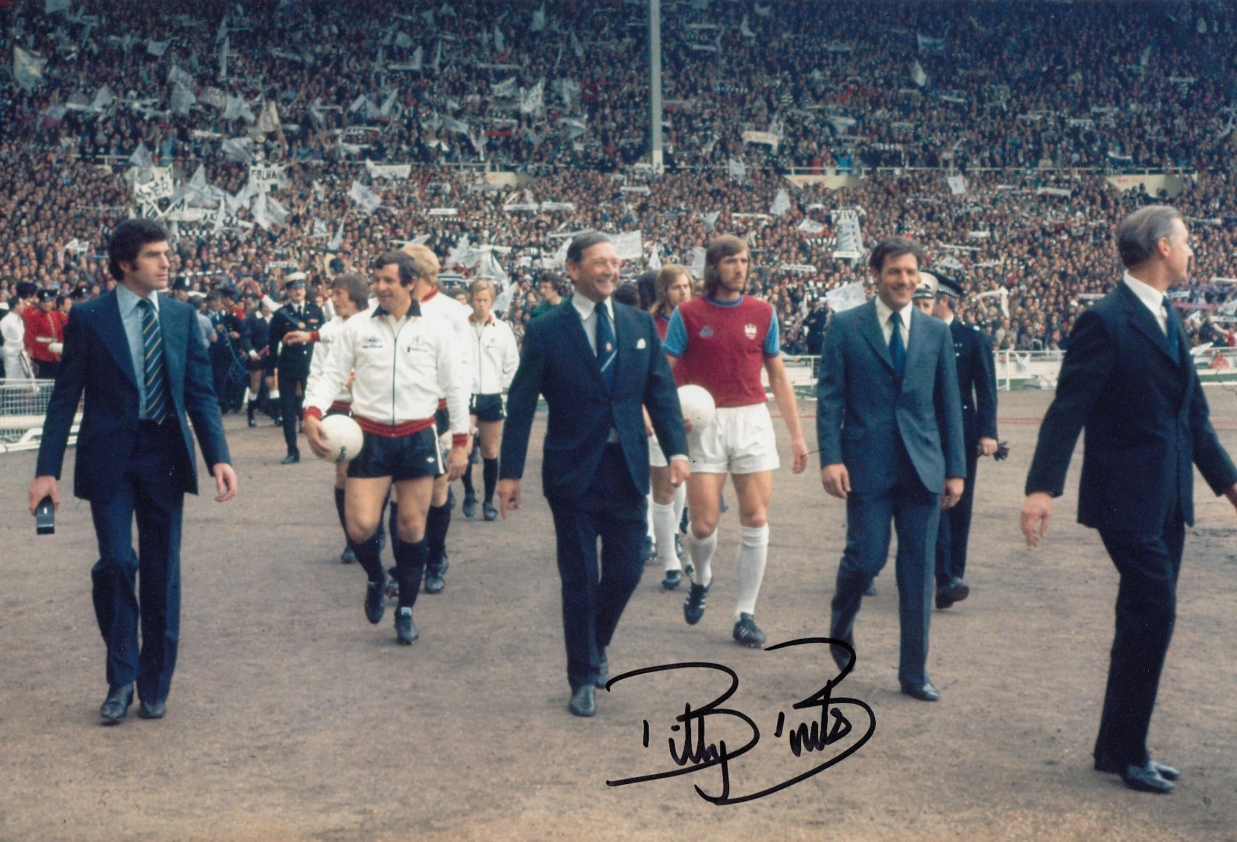 Autographed Billy Bonds 12 X 8 Photo : Col, Depicting A Superb Image Showing West Ham United Captain