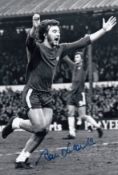 Football Autographed Alan Hudson 12 X 8 Photo - B/W, Depicting A Superb Image Showing Alan Hudson